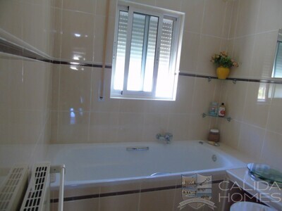 Villa Pino: Resale Villa in Albox, Almería