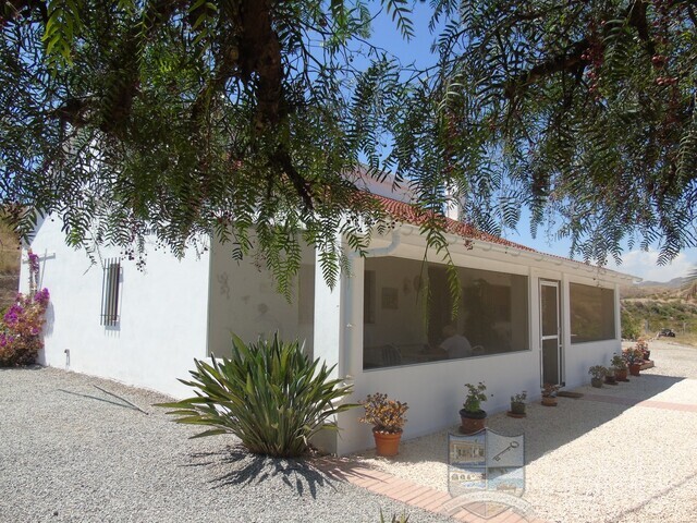 Villa Pino: Resale Villa for Sale in Albox, Almería