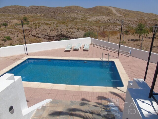 Villa Pino: Herverkoop Villa te Koop in Albox, Almería