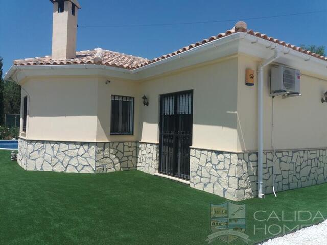 VILLA POPPY: Resale Villa for Sale in Arboleas, Almería