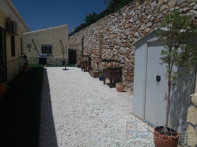 VILLA POPPY: Resale Villa for Sale in Arboleas, Almería