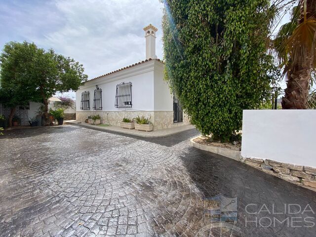 Villa Prado: Resale Villa for Sale in Arboleas, Almería
