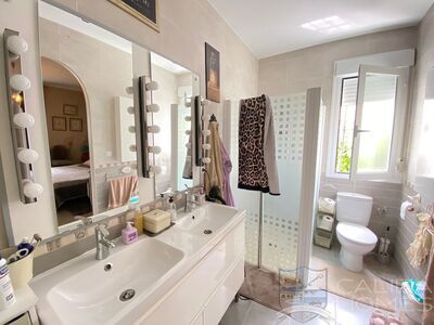 Villa Prado: Resale Villa in Arboleas, Almería