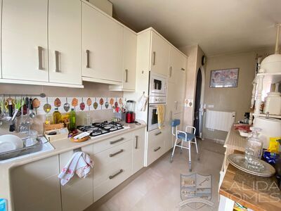 Villa Prado: Resale Villa in Arboleas, Almería