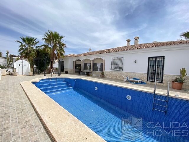 Villa Prado: Resale Villa for Sale in Arboleas, Almería