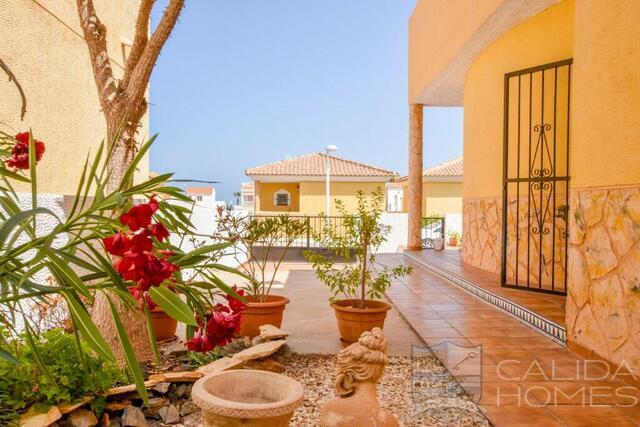 Villa Preddy: Resale Villa for Sale in San Juan De Los Terreros, Almería