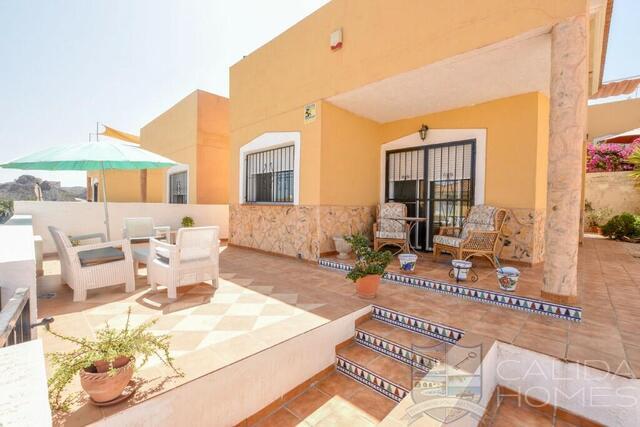 Villa Preddy: Resale Villa for Sale in San Juan De Los Terreros, Almería