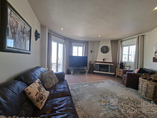 Villa Puerta de Luna : Resale Villa for Sale in Arboleas, Almería