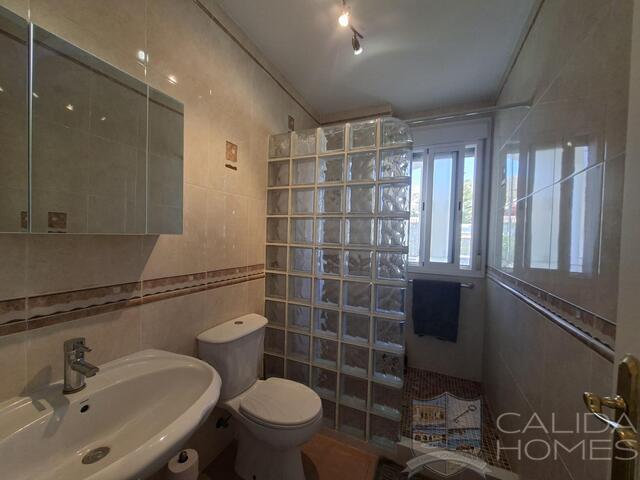 Villa Puerta de Luna : Resale Villa for Sale in Arboleas, Almería