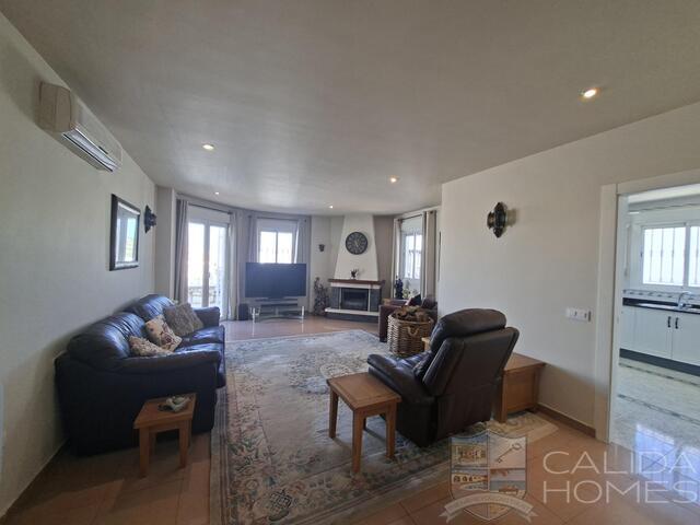 Villa Puerta de Luna : Resale Villa for Sale in Arboleas, Almería