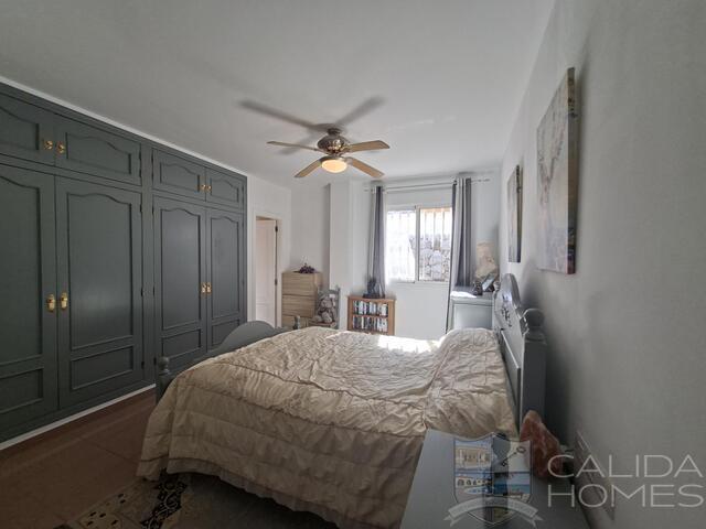 Villa Puerta de Luna : Resale Villa for Sale in Arboleas, Almería