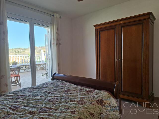 Villa Puerta de Luna : Resale Villa for Sale in Arboleas, Almería