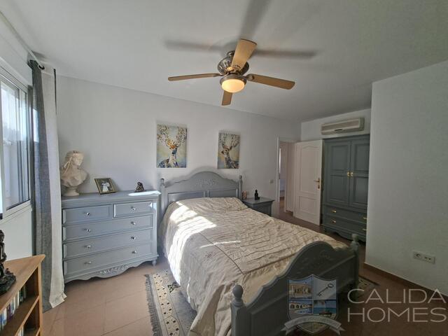 Villa Puerta de Luna : Resale Villa for Sale in Arboleas, Almería