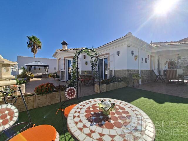 Villa Puerta de Luna : Resale Villa for Sale in Arboleas, Almería