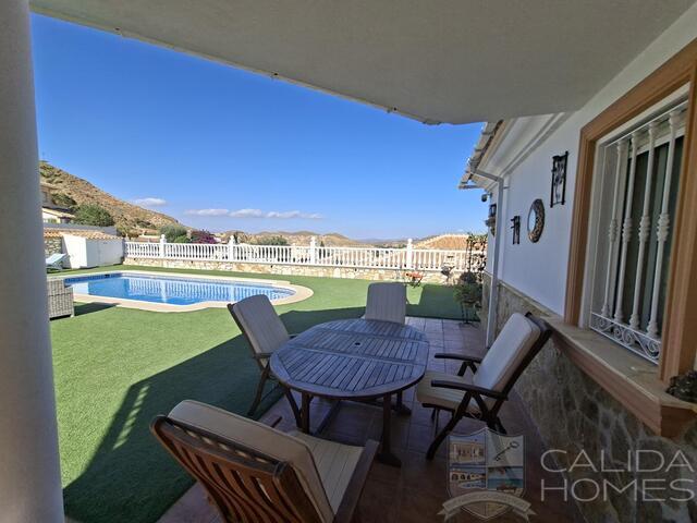 Villa Puerta de Luna : Resale Villa for Sale in Arboleas, Almería