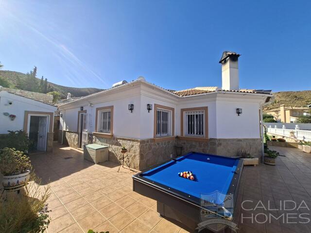 Villa Puerta de Luna : Resale Villa for Sale in Arboleas, Almería