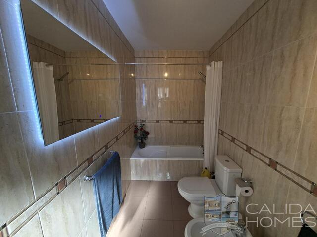 Villa Puerta de Luna : Resale Villa for Sale in Arboleas, Almería