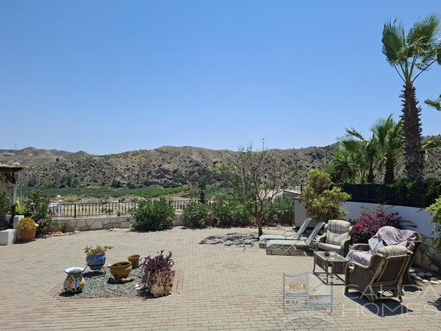 Villa Pura : Resale Villa for Sale in Arboleas, Almería
