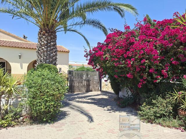 Villa Pura : Resale Villa for Sale in Arboleas, Almería