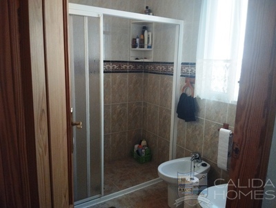 Villa Retreat: Resale Villa in Arboleas, Almería