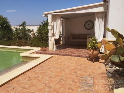 Villa Retreat: Resale Villa in Arboleas, Almería