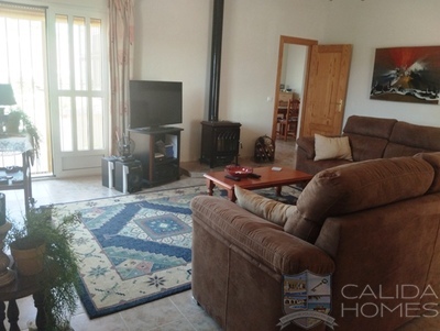 Villa Retreat: Resale Villa in Arboleas, Almería