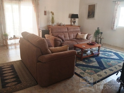 Villa Retreat: Resale Villa in Arboleas, Almería
