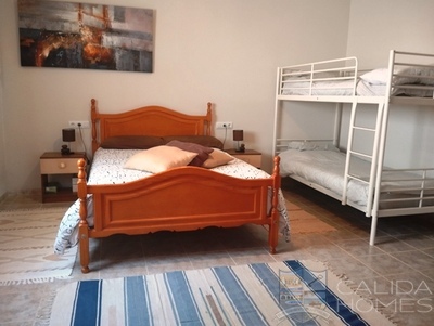 Villa Retreat: Resale Villa in Arboleas, Almería