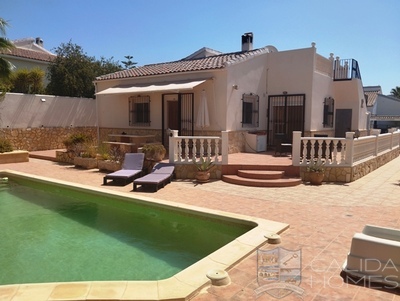 Villa Retreat: Resale Villa in Arboleas, Almería