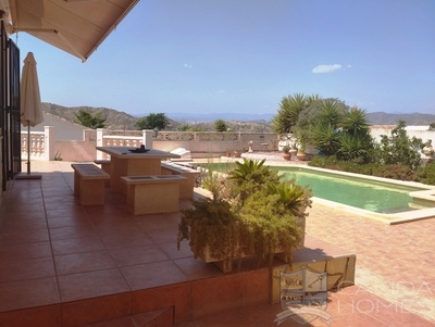 Villa Retreat: Resale Villa in Arboleas, Almería