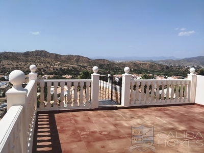 Villa Retreat: Resale Villa in Arboleas, Almería