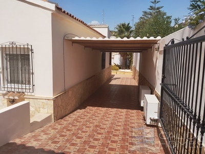 Villa Retreat: Resale Villa in Arboleas, Almería