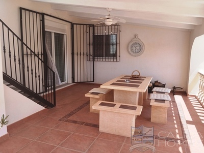 Villa Retreat: Resale Villa in Arboleas, Almería
