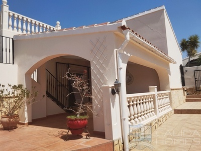Villa Retreat: Resale Villa in Arboleas, Almería