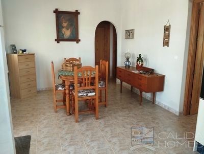 Villa Retreat: Resale Villa in Arboleas, Almería