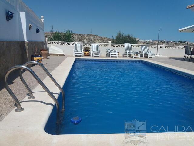 Villa Rochelle : Resale Villa for Sale in Arboleas , Almería