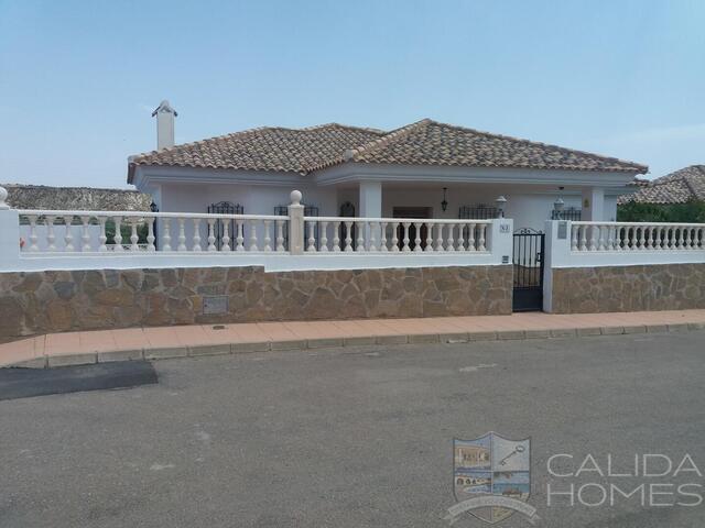 Villa Rochelle : Resale Villa for Sale in Arboleas , Almería