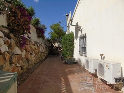 VILLA ROCO: Resale Villa in Albanchez, Almería