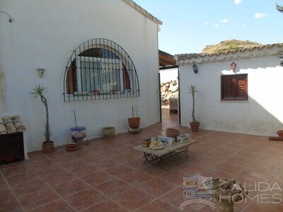 VILLA ROCO: Resale Villa in Albanchez, Almería