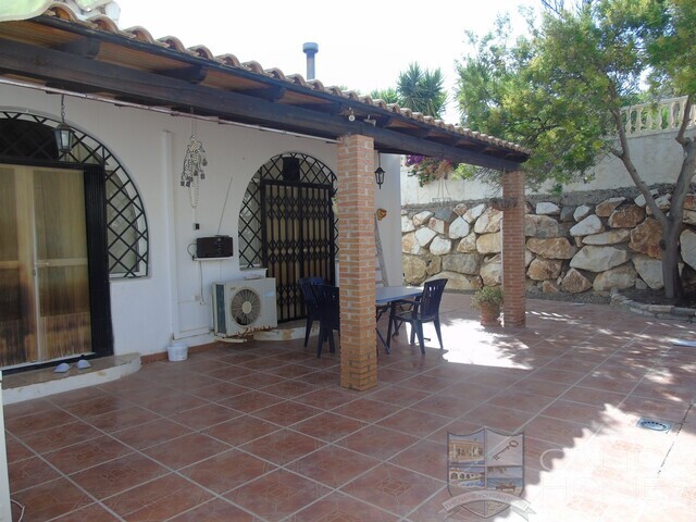 VILLA ROCO: Resale Villa for Sale in Albanchez, Almería