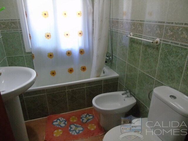 VILLA ROCO: Resale Villa for Sale in Albanchez, Almería