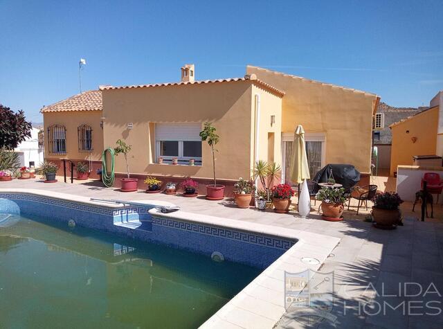 Villa Rosa: Herverkoop Villa te Koop in Arboleas, Almería