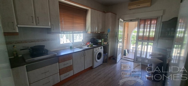 Villa Rosalia : Resale Villa for Sale in Arboleas, Almería