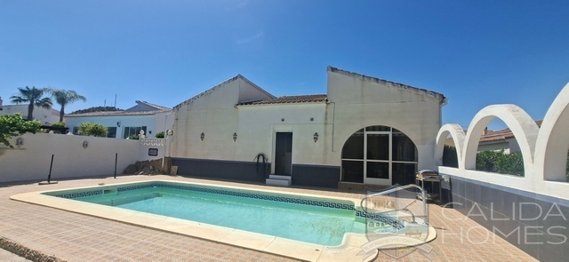 Villa Rosalia : Resale Villa for Sale in Arboleas, Almería