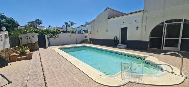 Villa Rosalia : Resale Villa for Sale in Arboleas, Almería
