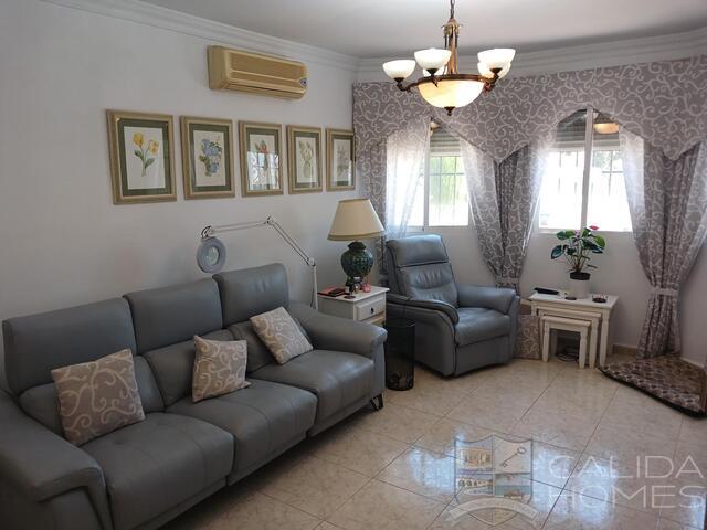 Villa Rosebud: Resale Villa for Sale in Arboleas, Almería