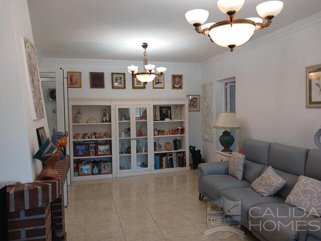 Villa Rosebud: Resale Villa for Sale in Arboleas, Almería