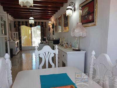 Villa Rosebud: Resale Villa in Arboleas, Almería