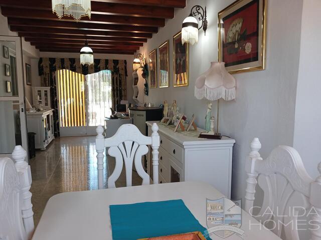 Villa Rosebud: Resale Villa for Sale in Arboleas, Almería