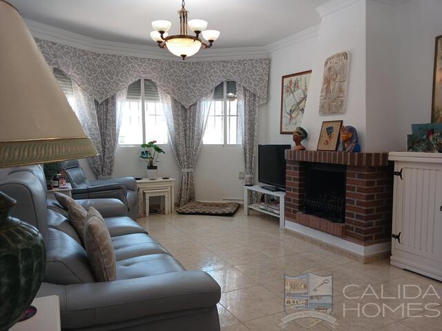 Villa Rosebud: Resale Villa for Sale in Arboleas, Almería